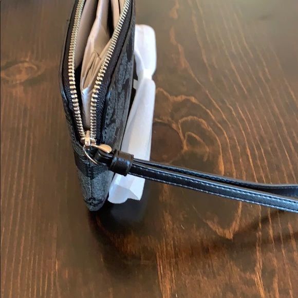 Coach! NWT! Wristlet! - Picture 7 of 8